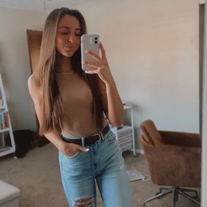 meet your posher, Cait!